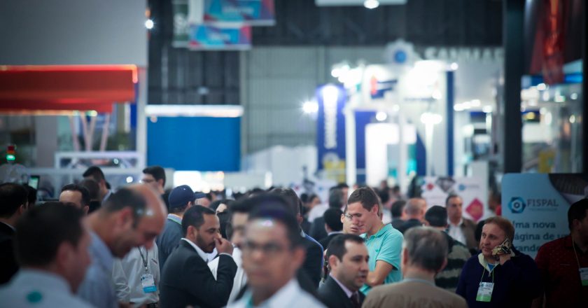 Locação de vans para feiras de negócios