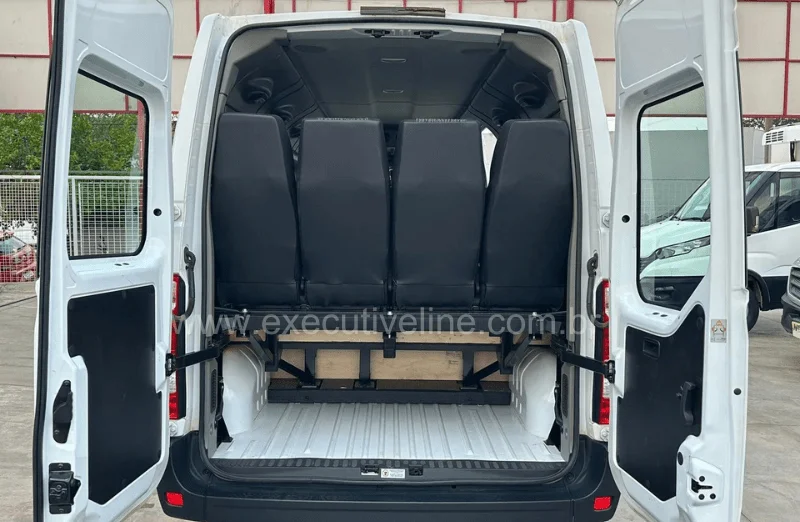 Imagem do bagageiro da van branca