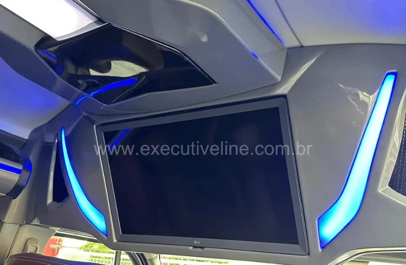 Interior confortável de van disponível para locação