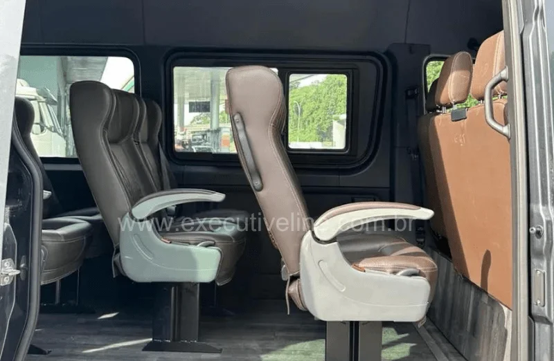 interior da van Executive Line, 20 lugares, padrão executive
